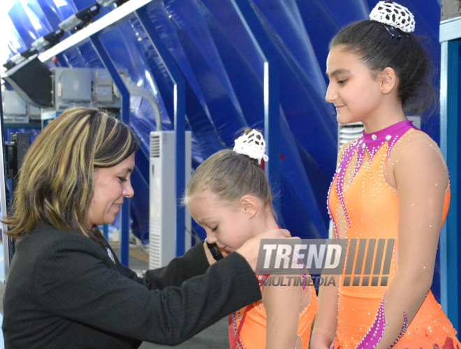 İdman gimnastikası və akrobatika üzrə Birgə Azərbaycan Birinciliyində ilk günün qalibləri mükafatlandırıldı. Bakı, Azərbaycan 3 dekabr 2015